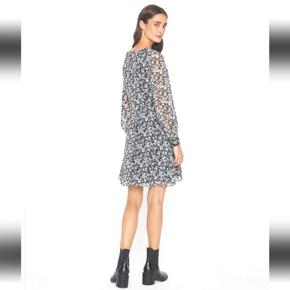 Club Monaco Dresses & Skirts - Club Monaco Silk Pleated Dress